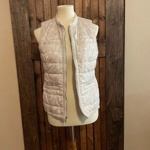 CHICO'S QUILTED VEST SIZE 0 SMALL LACE TRIM DETAILS NEUTRAL BEIGE POLKADOTS